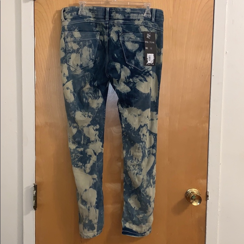 Dazl Distressed Jeans - Picture 2 of 6